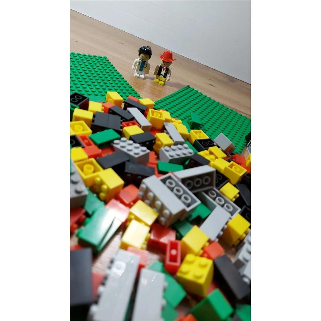 LEGO Uyumlu Kuzutoys Renkli Dünya Minilego Blokları 214 Parça 2 Yeşil Zemin 2 Adet Figür
