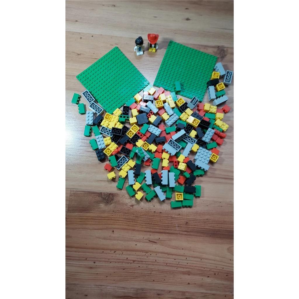 LEGO Uyumlu Kuzutoys Renkli Dünya Minilego Blokları 214 Parça 2 Yeşil Zemin 2 Adet Figür
